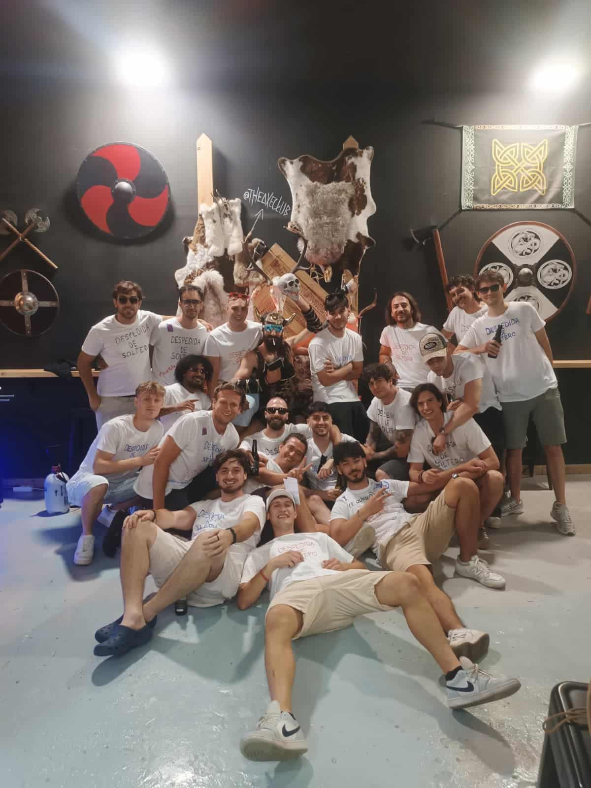 Actividad corporativa de tiro con hacha