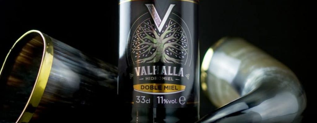 Tiro con hacha en Barcelona origen del hidromiel lanzamiento de hachas hidromiel valhalla EXPERIENCIA